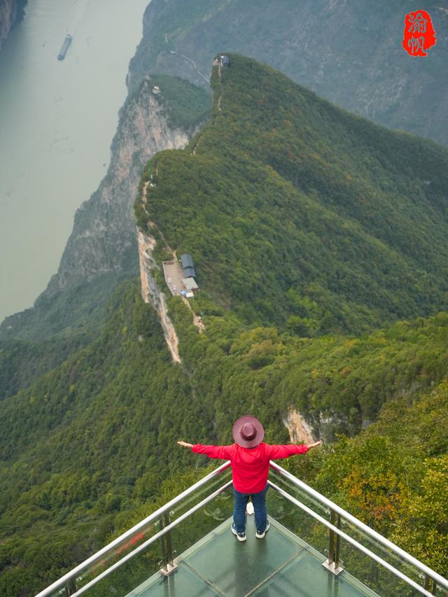 奉节一日游：探秘白帝城，船游瞿塘峡，参观博物馆，登临三峡之巅