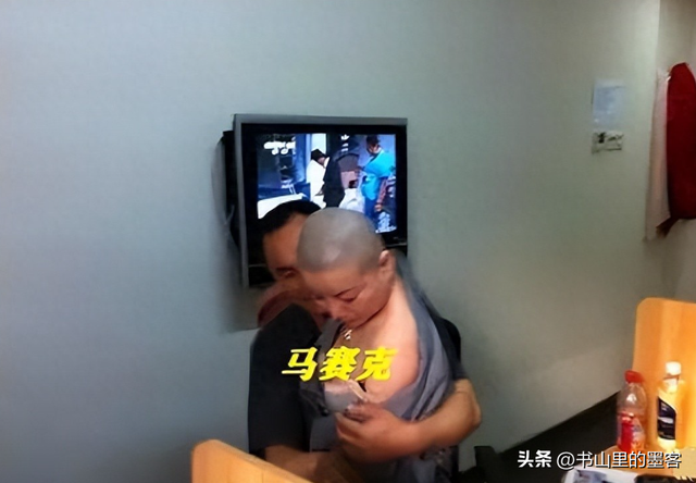 白天念经晚上蹦迪！风流尼姑释智定，东窗事发时，屋里还藏着假发