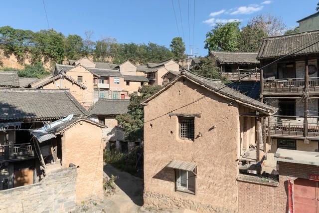 96年洪水冲垮了村子，我和女老师被困在山洞里，度过了三天三夜