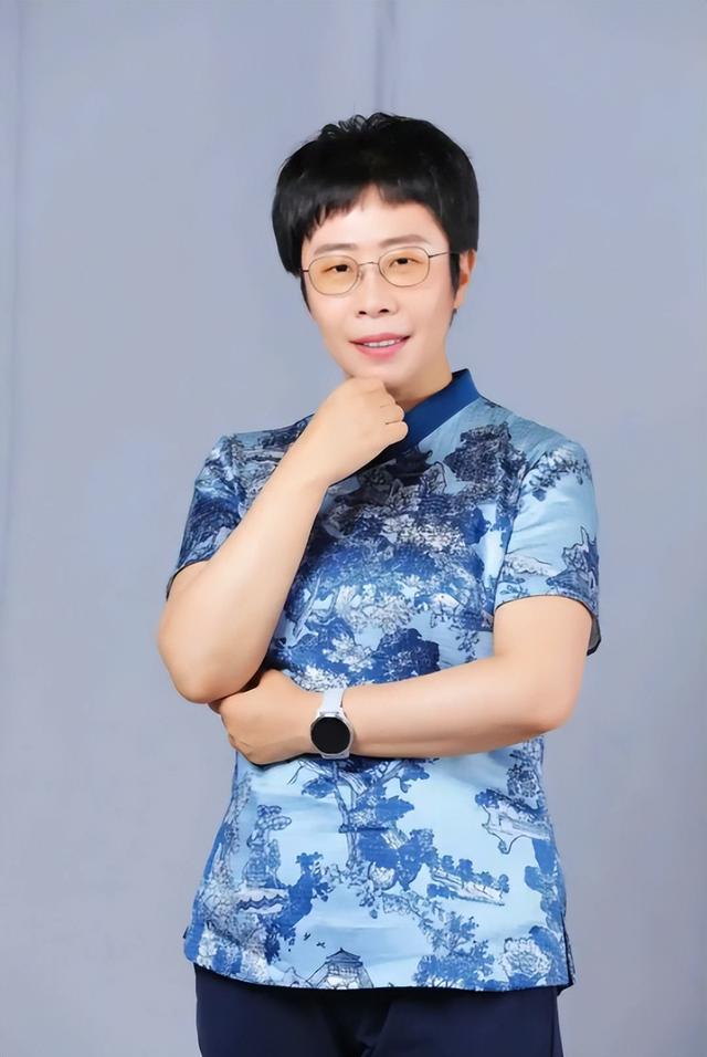 北大才女蒙曼50岁仍未婚，被问最想嫁给谁，她的回答却出人意料