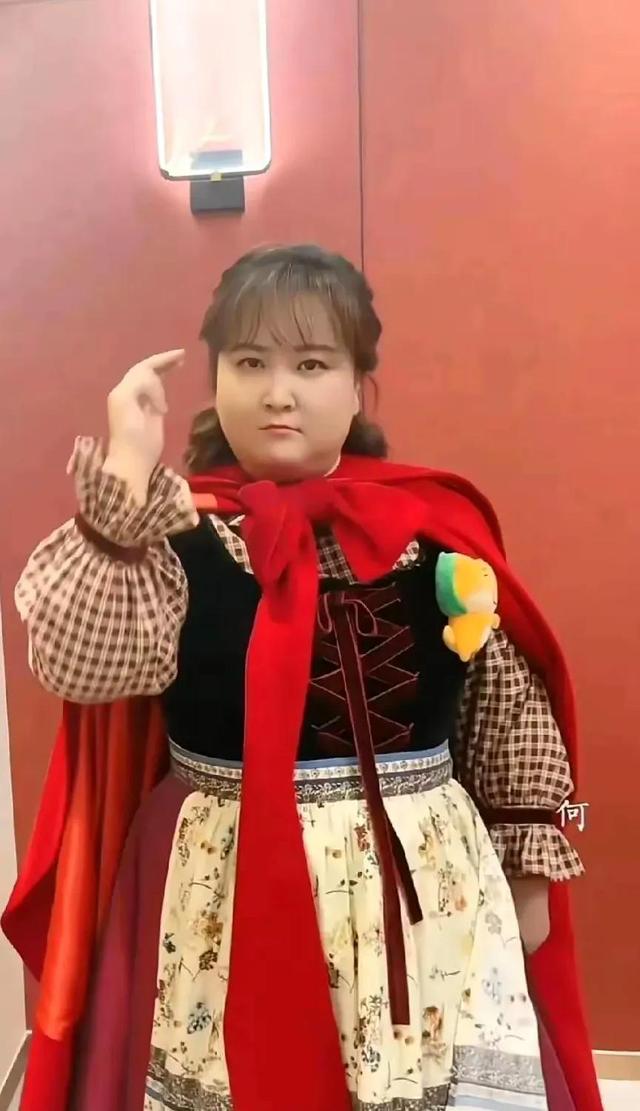 贾玲减肥成功后真的太漂亮了，要不好多人都说胖子都是潜力股！