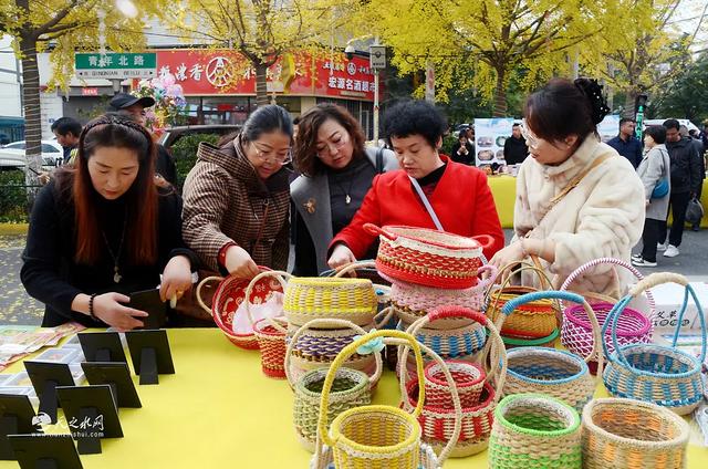 天小仙文创亮相天水黄金大道,为古城注入新活力