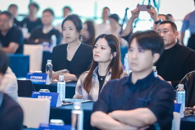 2025纺织服装成长型品牌大会在常熟举行