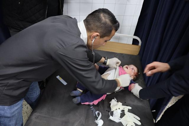 加沙停火隐形杀手，未爆弹致一死一伤，6000万吨废墟排雷仍需30年