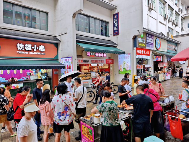 花溪“避暑热”来袭！游客扎堆，精彩活动轮番上阵！