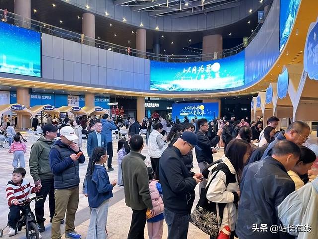 湖畔歌声唱响“太湖星空夜” 吴中太湖街道社区歌手大赛开赛