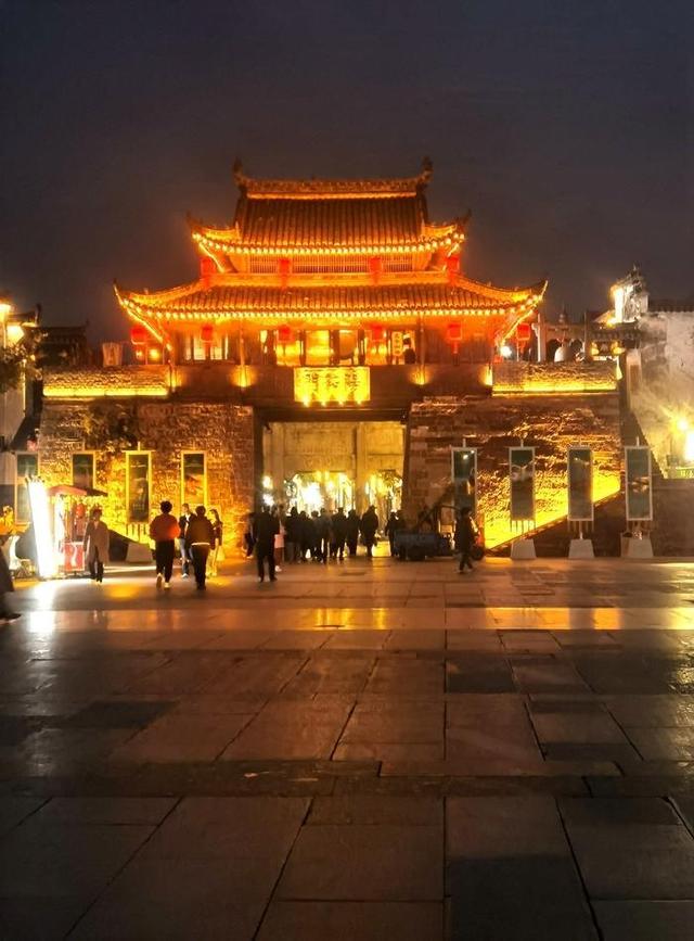 游安徽屯溪老街和徽州古城