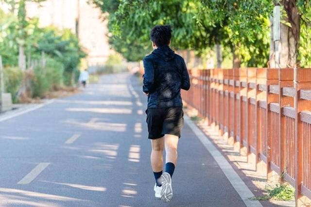“快走”立大功？研究发现：每天快走半小时，或能远离这3种疾病
