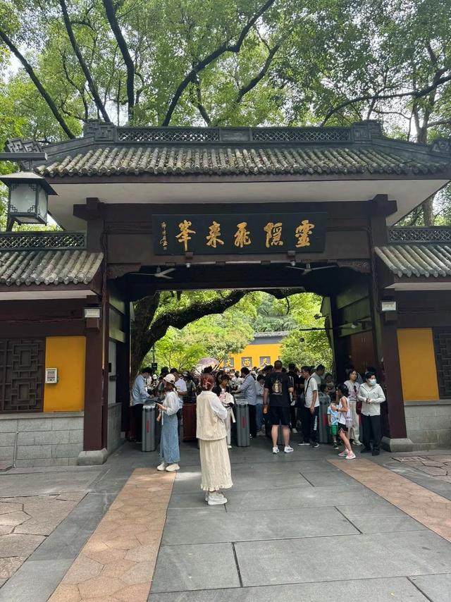 局面突变？释永信被带走仅7天，四大名人挺身而出，愿为其养老