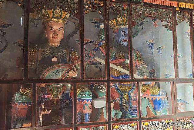 成都被严重低估的寺庙，大殿华丽庄重，让人吃惊不小，公交可直达