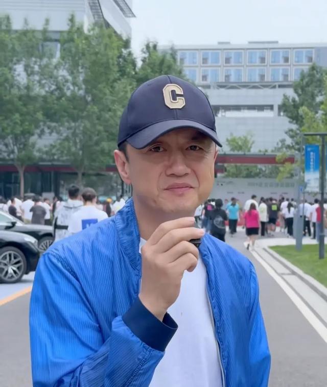 李亚鹏事件再升级！房东助理揭内情	，暗指忘恩负义，当地居民发声