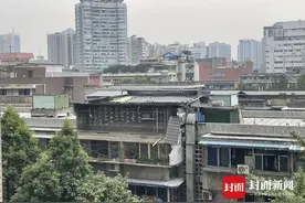 云投诉丨成都一小区楼顶建鸽棚养信鸽扰民，居民质疑是违建 街道办回应→图片