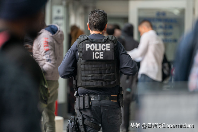 强迫移民擦厕所十年！美国私营监狱，黑幕曝光