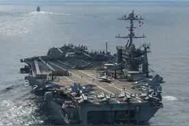 双航母集结，1天消耗2000万美元，美军被揭底色：依旧打不动胡塞图片