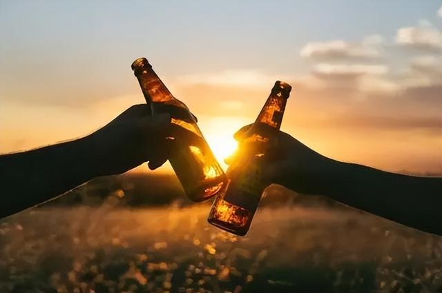 众人皆知“兔子不吃窝边草”，那下一句是什么？说尽了人性的丑陋