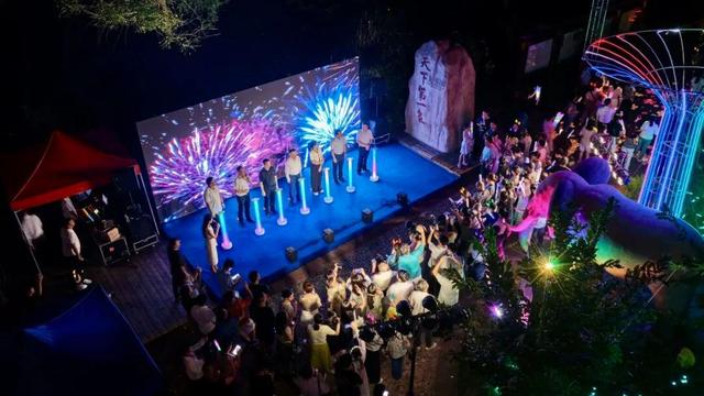 文旅融合新篇章！龙虎山“丹霞新境・夜遇龙虎”新品发布，首批精品民宿正式授牌！
