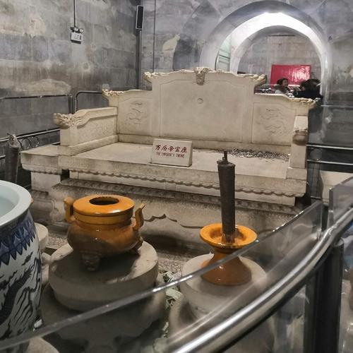 暴雨冲开万历遗诏“赤衣重光”四字惊现明朝皇帝竟预言了汉服复兴