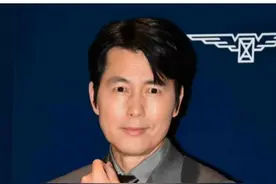 炸裂！郑雨盛还交往一个26岁的女友，两人贴脸自拍很亲密图片