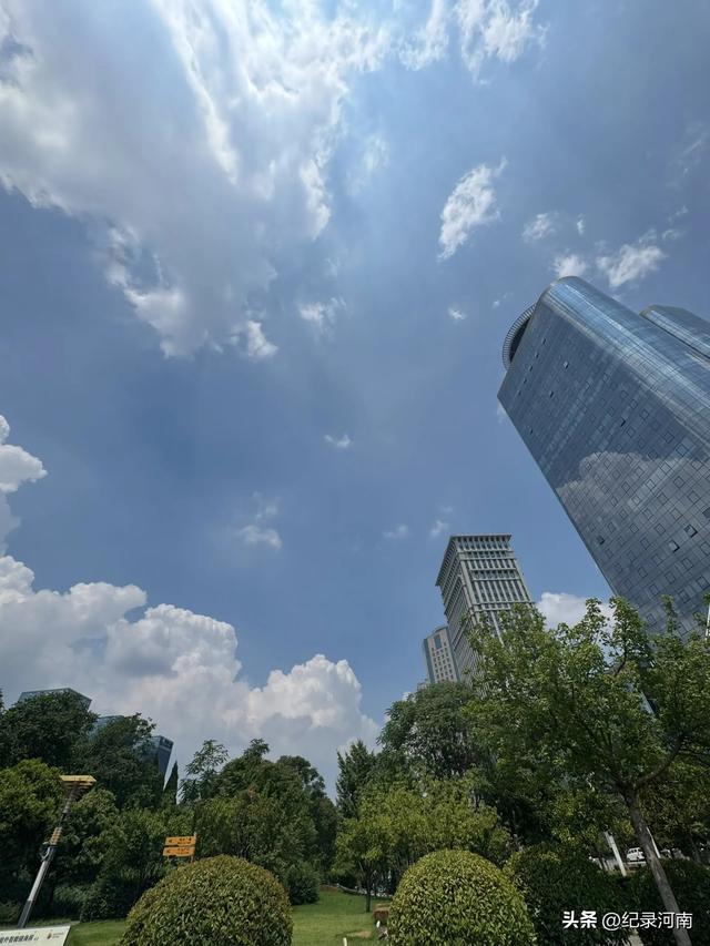 双城辉映：北京与上海的独特魅力，姚洋先居北京后定居上海太厉害