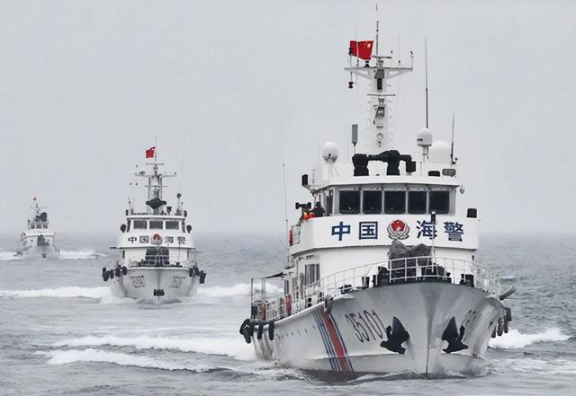 上百艘菲船兵分两路进攻，两艘战舰混在其中，马科斯要动枪炮了？