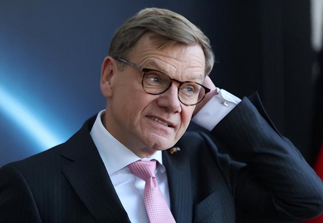 取消访华行程一个月后，德国外长突然宣布：有信心在年底抵达北京