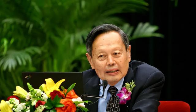 杨振宁的年薪到底有多高？知道真实数据后，才发现对他误解太深