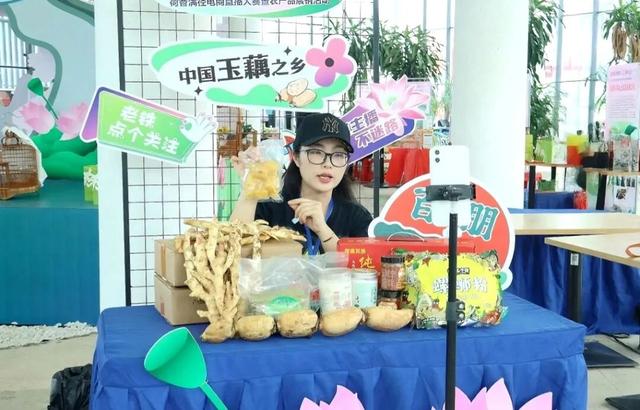 【实干开新局 聚力促发展】荷香引客来，消费人气旺——柳江区暑期文化旅游市场“热”力十足