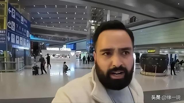 美国博主首次来到中国旅游，一天后竟说：中国到处都充满“危险”