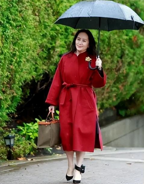 官媒发文，53岁孟晚舟再破天花板，让任正非和整个商界刮目相看