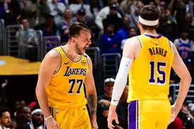 没中锋的湖人，怎么做到攻防都无敌的？图片