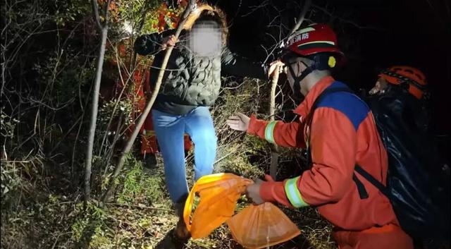 一对夫妻登山赏秋一人迷路，北京市门头沟消防提醒：安全第一