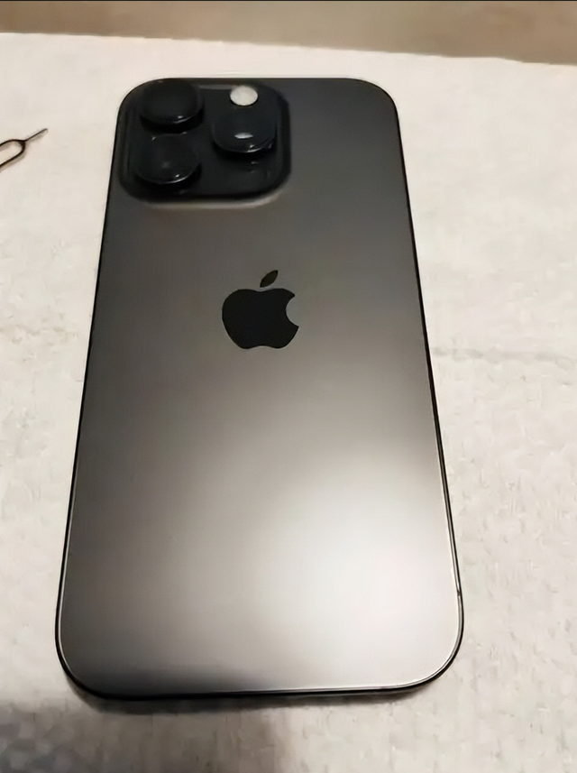 不只是性价比，雷军多次提及iPhone，小米、华为们都在打什么算盘
