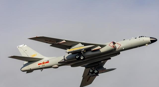 外媒称歼10C能挂鹰击21？中型战机扛重型导弹？不是想挂就能挂