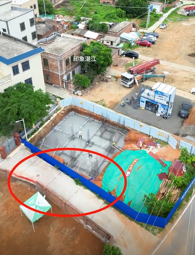 全红婵家邻居也要盖新房了，连夜砸围墙清理场地，网友建议开超市