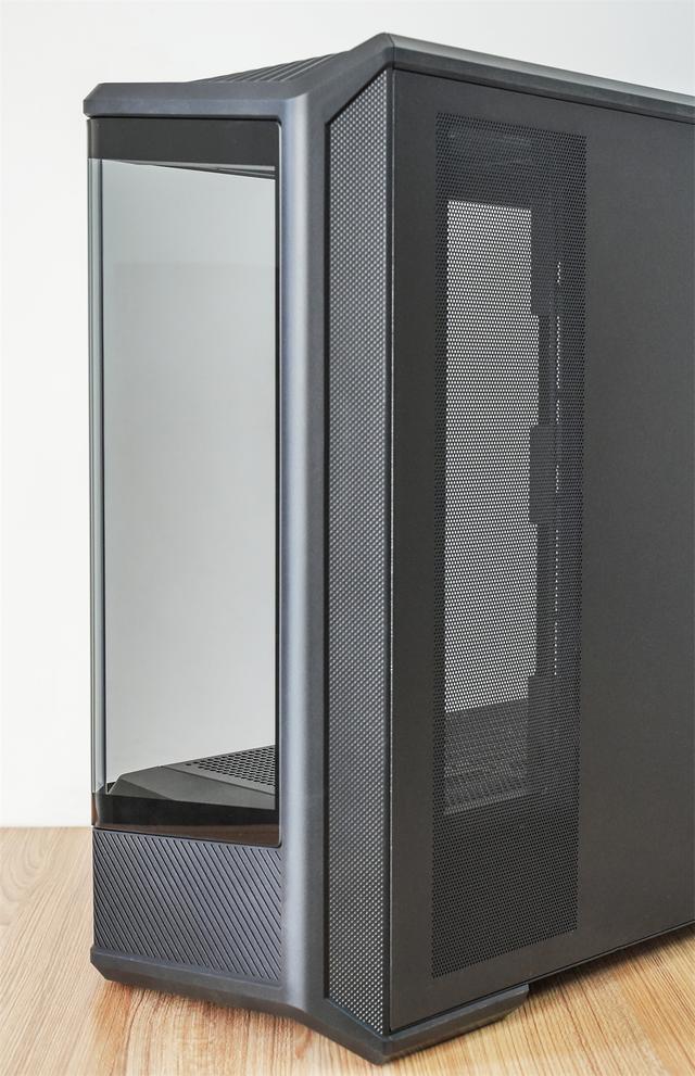乔思伯D400无立柱曲面海景房+9950X3D+ROG B850-F+索泰5070Ti装机