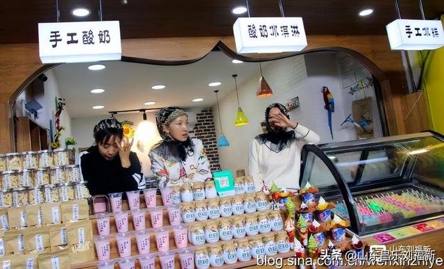 秋雨中的“西安回民街”街市（“陕西之旅”之六）