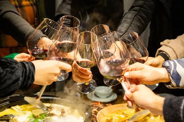 在临安,怎样才算“真土豪”?答案:买猪送房!