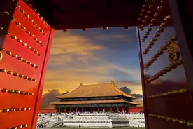 法国姑娘来我国游玩，看到我国的厕所瞬间就蒙了，你们是故意的吧图片