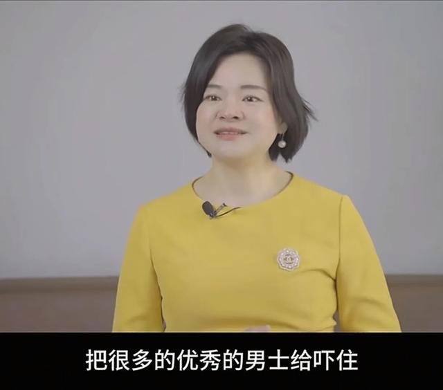 47岁单身教师相亲，男方直接问她还能生吗？40+单身女相亲很残酷