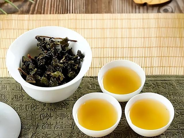 茶叶是高血压的“加速剂”？医生表示：不想血压飙升，少喝5种茶