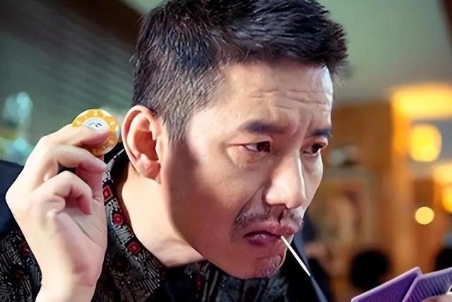 张艺谋没捧火，吴京带不红，如今50岁的他演完《戏台》终于被认识