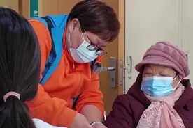 手机下单，陪诊师“上门”！这一平台将陪诊服务送进老人家图片