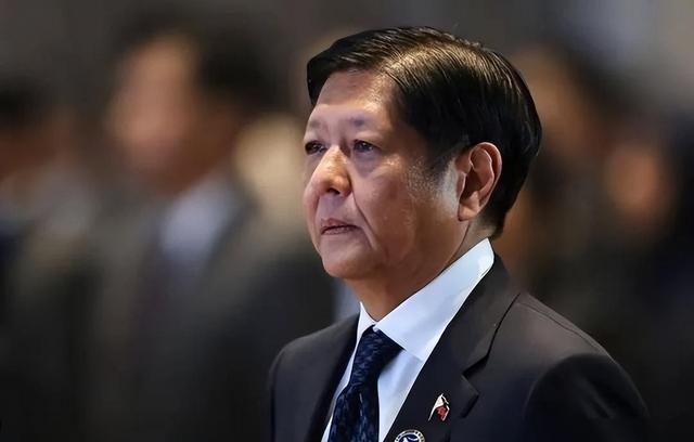 美国航母也没用！马科斯认怂	，连夜向华交底，要签南海“生死状	”