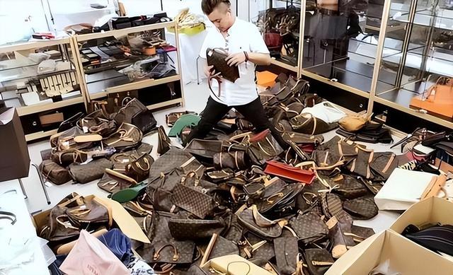 几乎全是假货！利润高达2400%	，为何消费者还前赴后继争相购买？