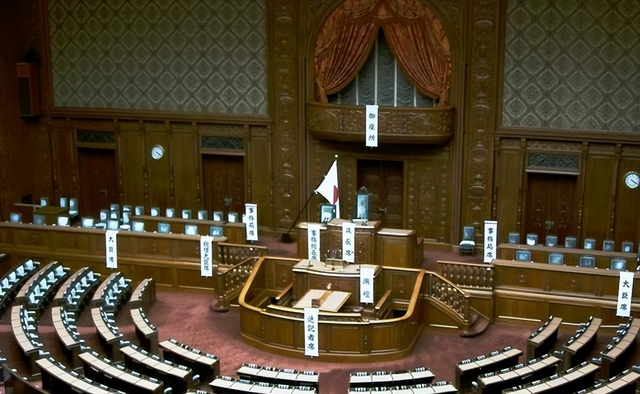 172：233！高市重新洗牌，日本新首相人选出炉	，对中国态度不简单