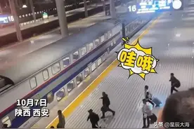 大学生返程第一次见到双层火车，网友评论区都惊呆了图片