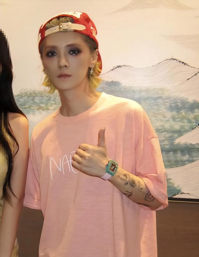 分手传闻仅3月，关晓彤的一张海边亲吻照，撕碎了鹿晗最后的体面