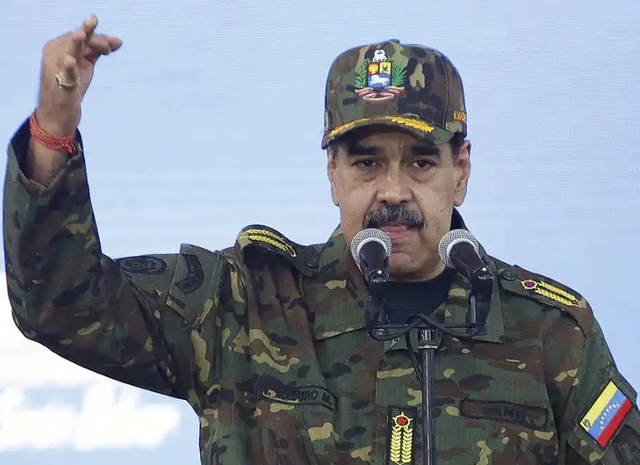 美航母舰队进战位，委电话打到北京，救不救马杜罗？王毅斩钉截铁