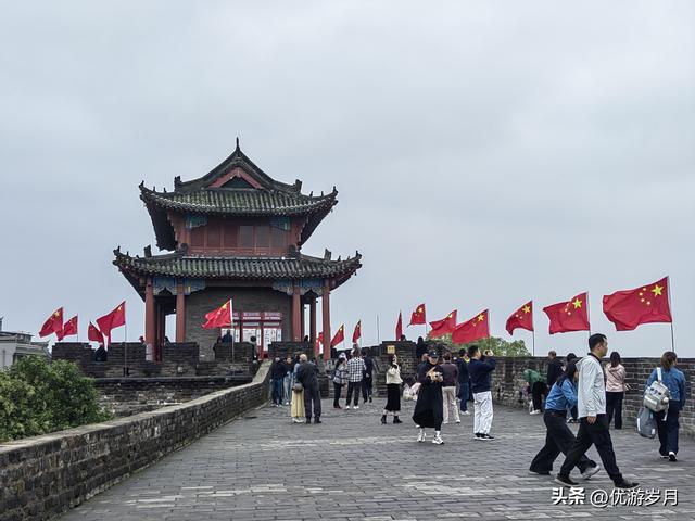 襄阳古城汉江风景很美