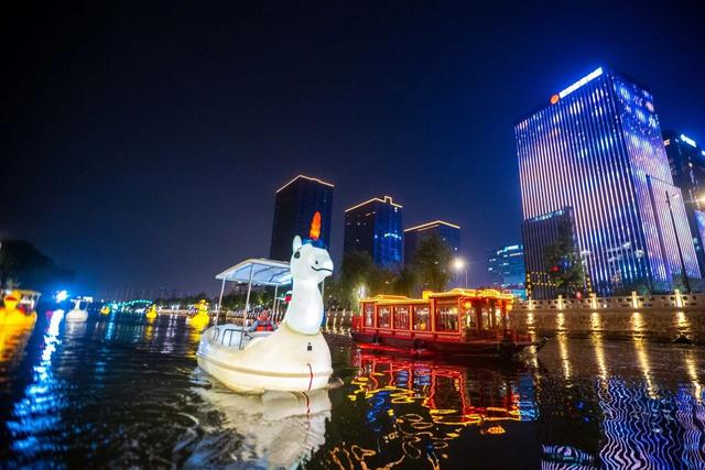 欢迎南通游客来水街，把夜晚过成流动的诗~